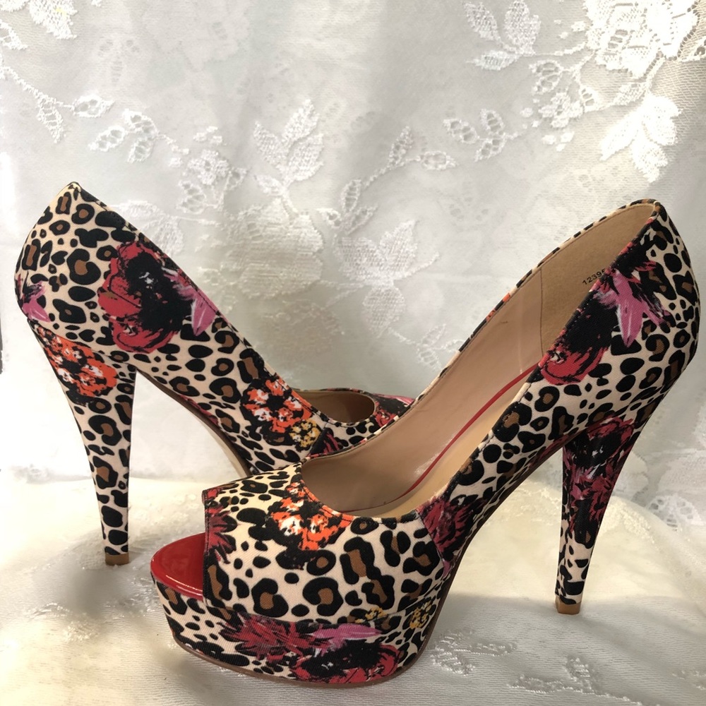 Andrea leopard/floral print platform heels size9.5